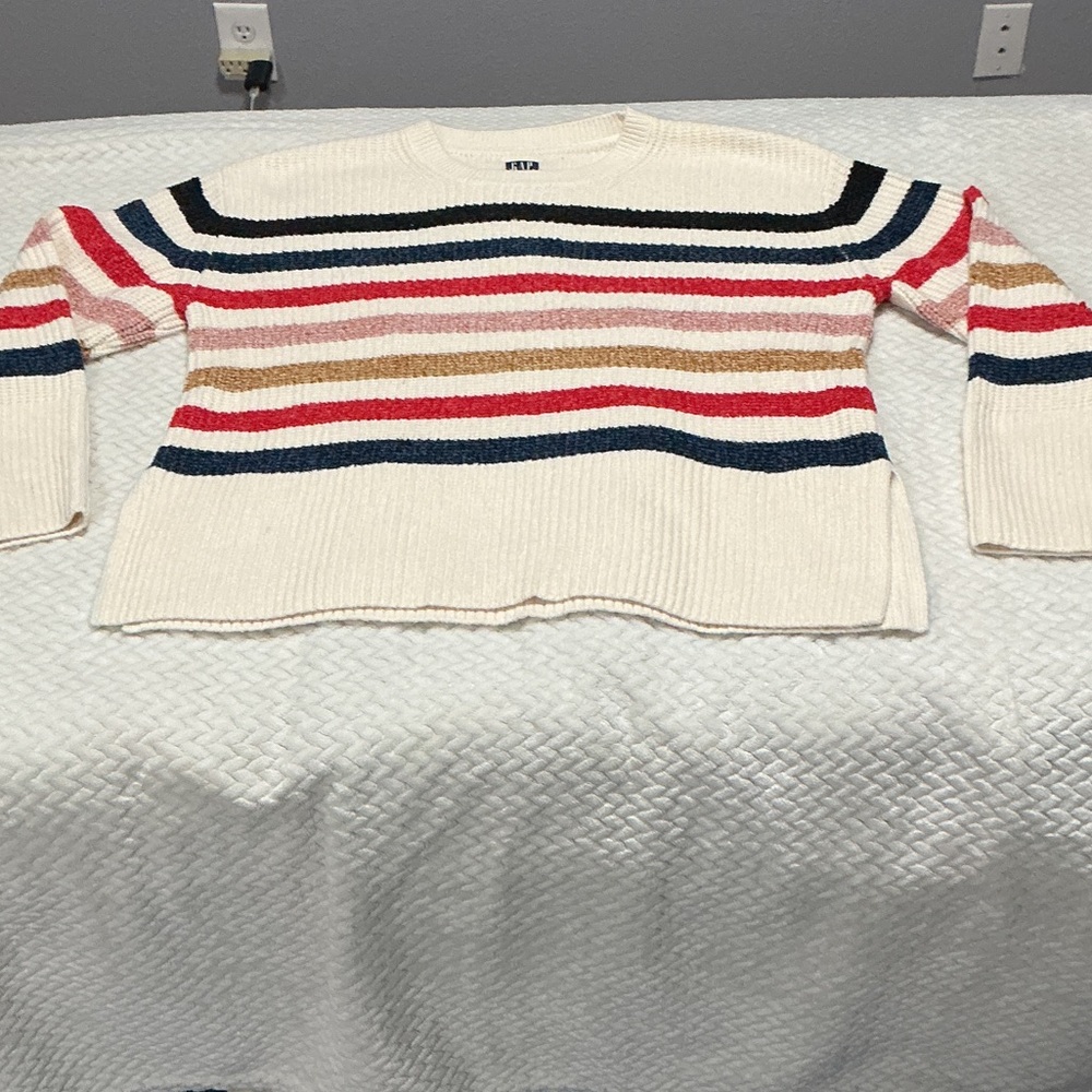 GAP Cream Crewneck Sweater with Navy, Red, Pink and Tan Stripes Sz M. 0740
